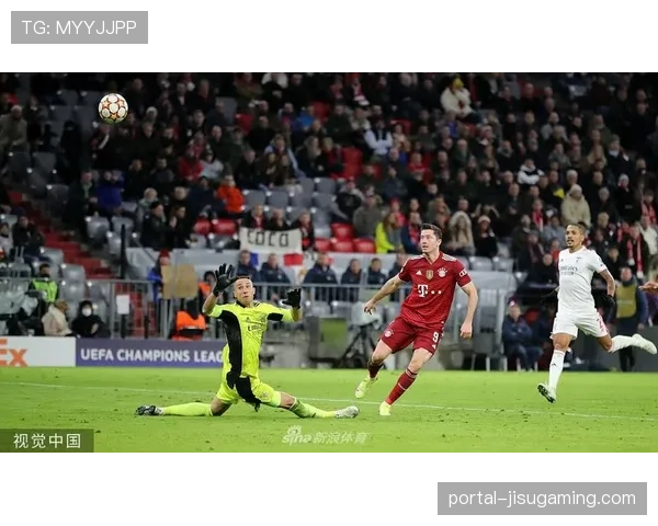 莱万帽子戏法详解：点球、脚踢、头球全面开花