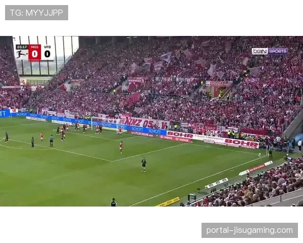 场边：美因茨门将曾特纳扑出点球后，看台上其妻子激动落泪