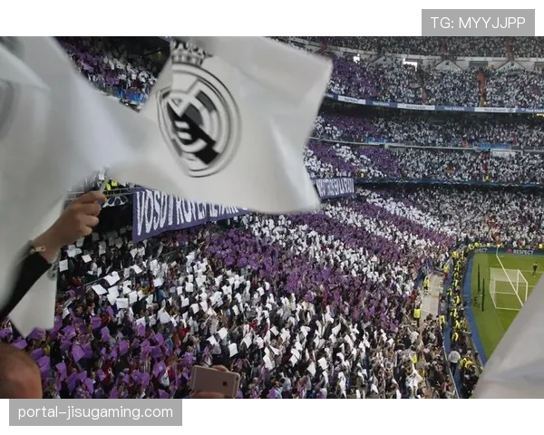 伯纳乌全场球迷起立鼓掌,向客队老将基米希致敬 伯纳乌全场球迷起立鼓掌,向客队老将基米希致敬